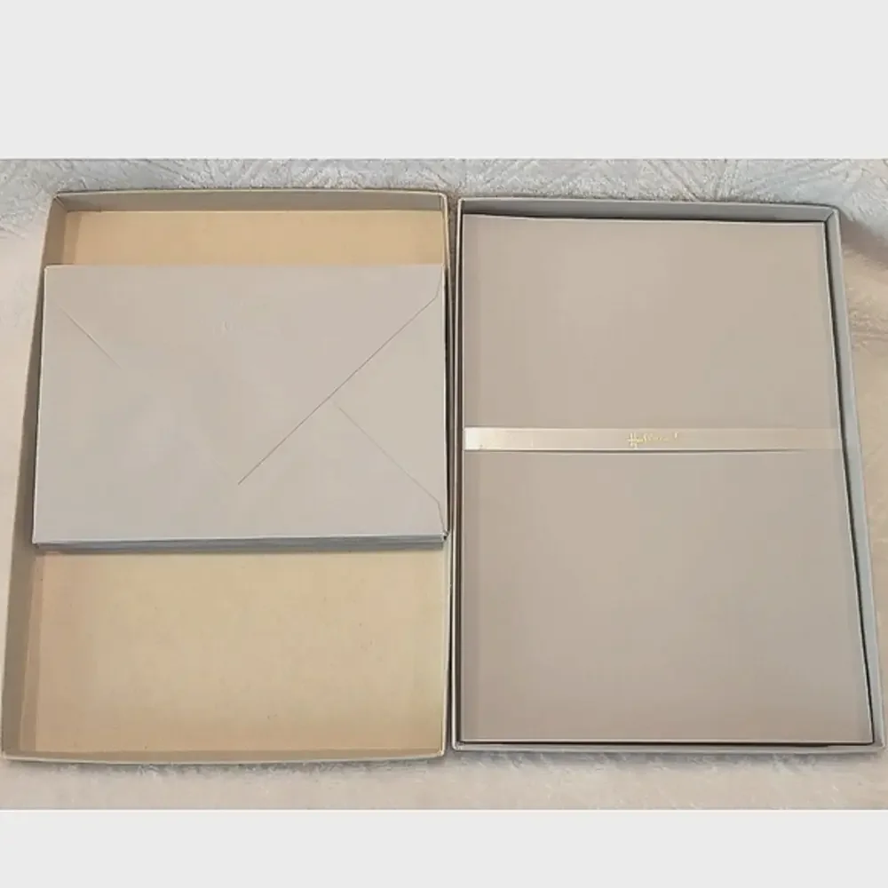 Vintage‎ Hallmark Stationery Letter Set in box W/ Envelopes.